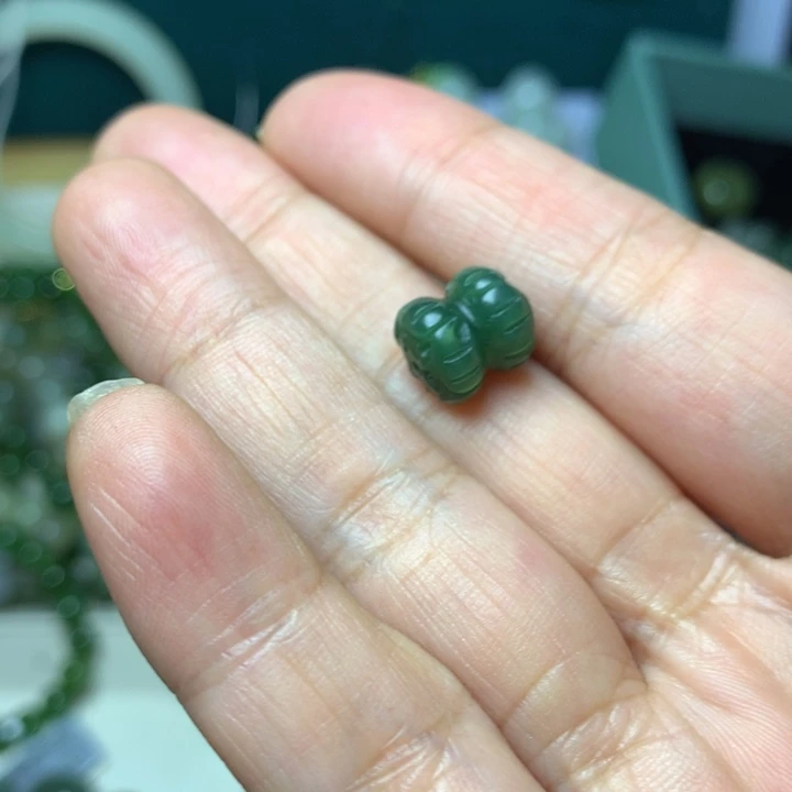 颈饰未镶嵌和田玉(糖玉)