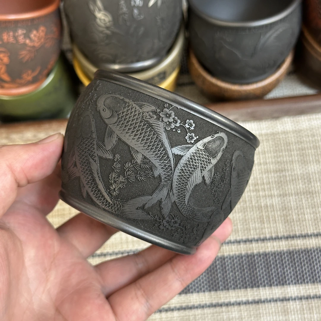 宜兴原矿精品双层隔热防烫九鱼图紫砂杯泥料家藏朱泥石黄 容量180