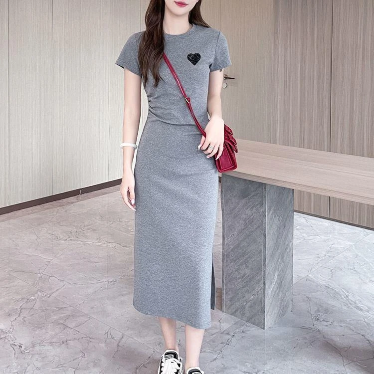 连衣裙气质夏季2025设计新款褶皱灰色短袖收腰显瘦开叉修身