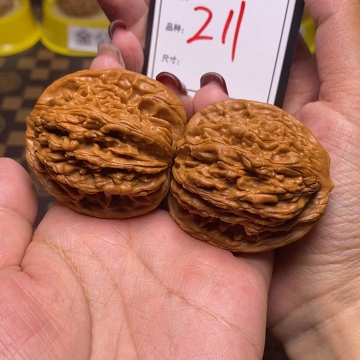 文玩核桃吊坠43虎头211