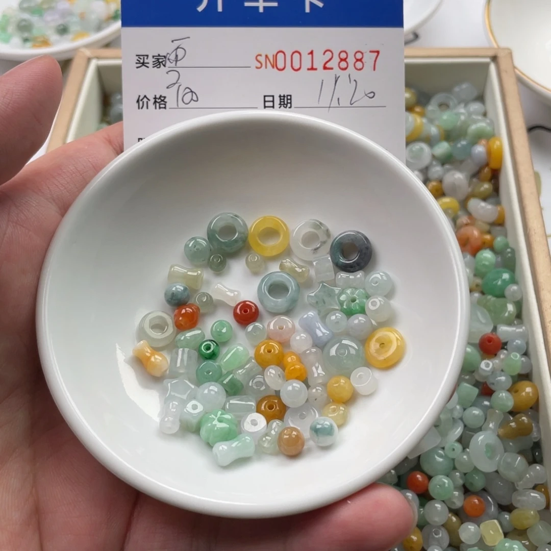 颈饰未镶嵌翡翠雪*
