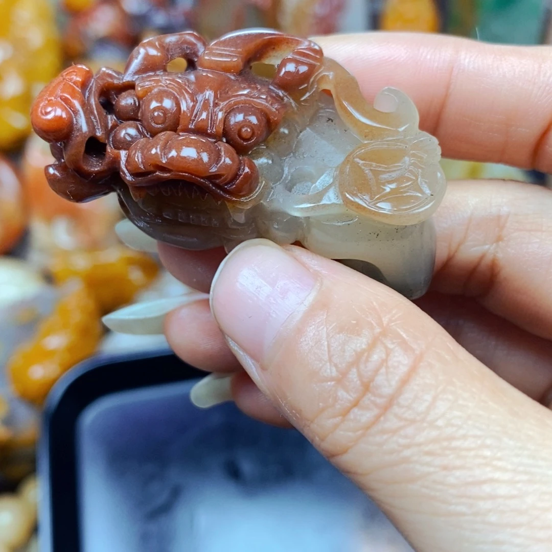 石英质玉（黄龙玉）未镶嵌颈饰