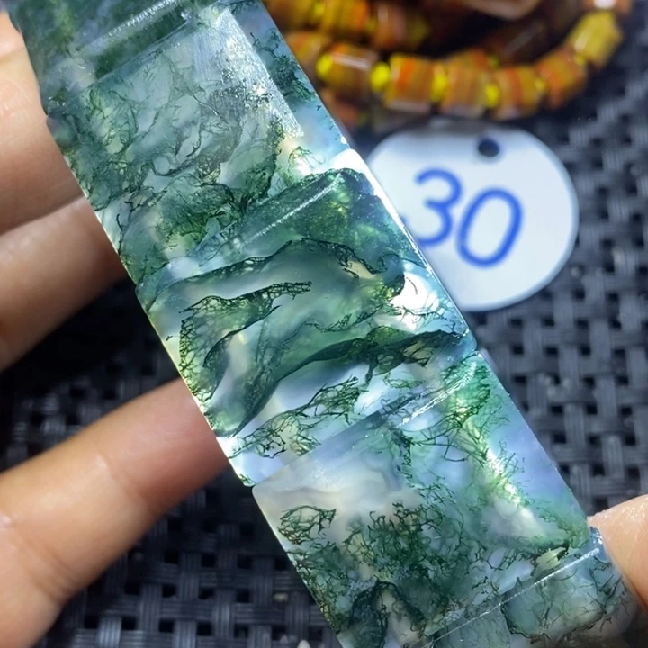 未镶嵌颈饰玛瑙/玉髓兔*