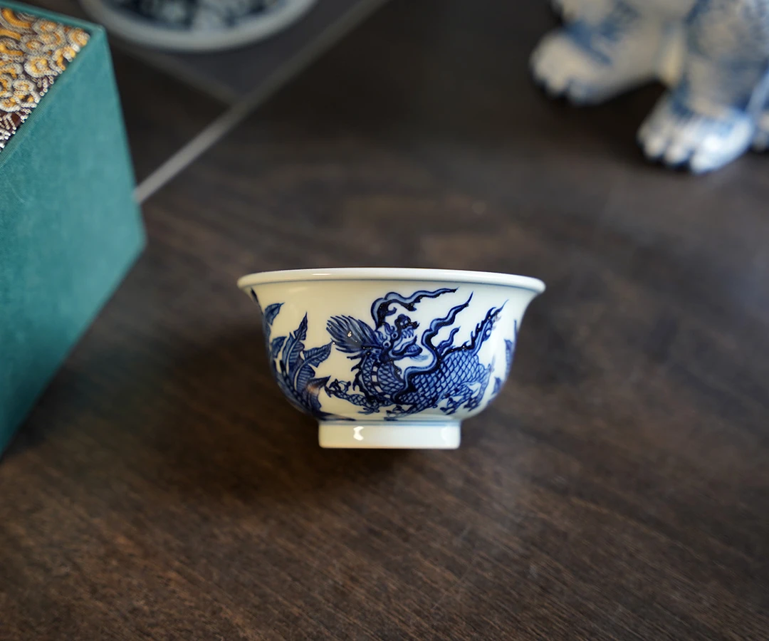 景墨春风-全手工全手绘柴窑青花蕉叶麒麟主人杯-100毫升