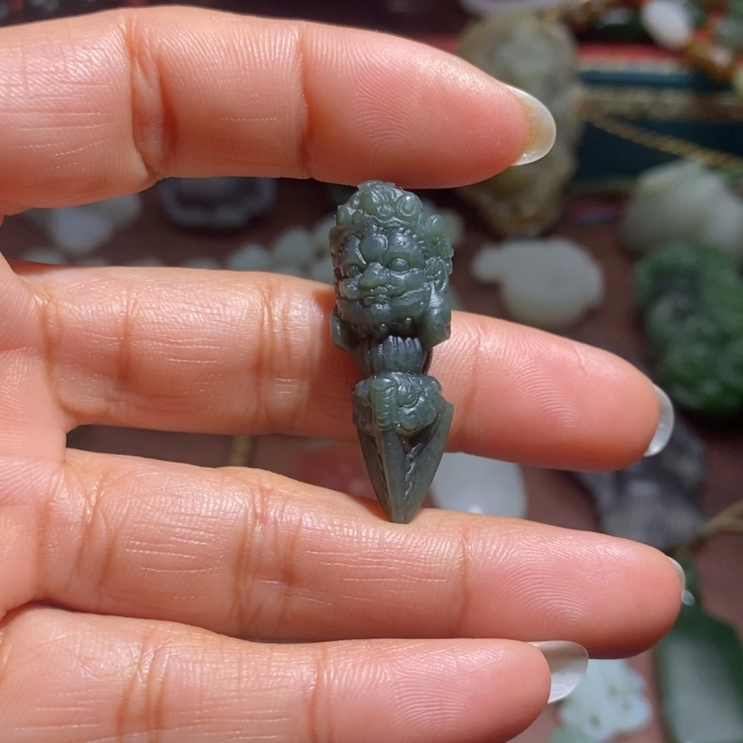 和田玉未镶嵌颈饰定制