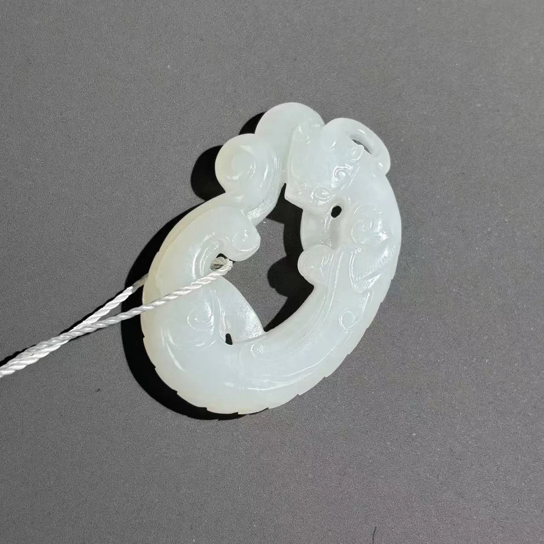 清代和田玉螭龙佩