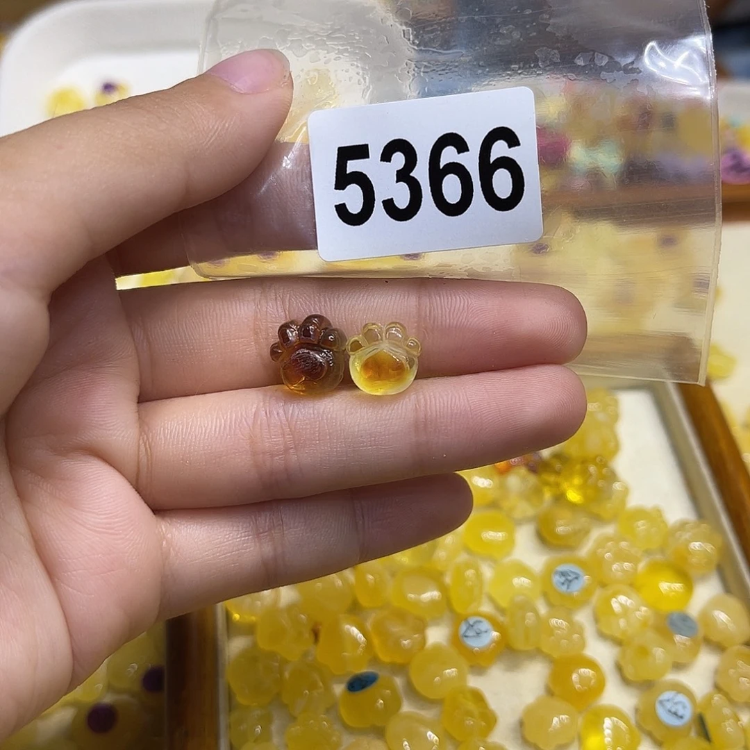 高***孃琥珀未镶嵌珠宝奇石