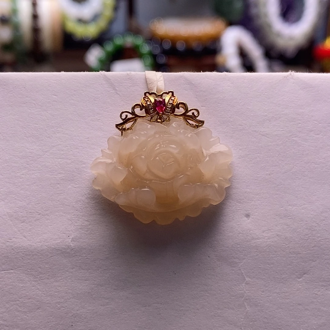 颈饰未镶嵌和田玉红藕粉金镶牡丹花吊坠