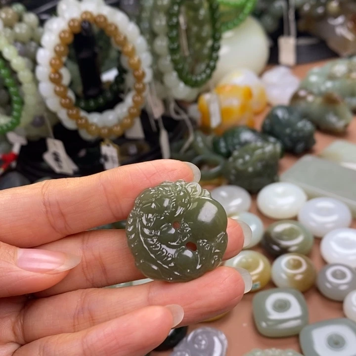 和田玉未镶嵌颈饰