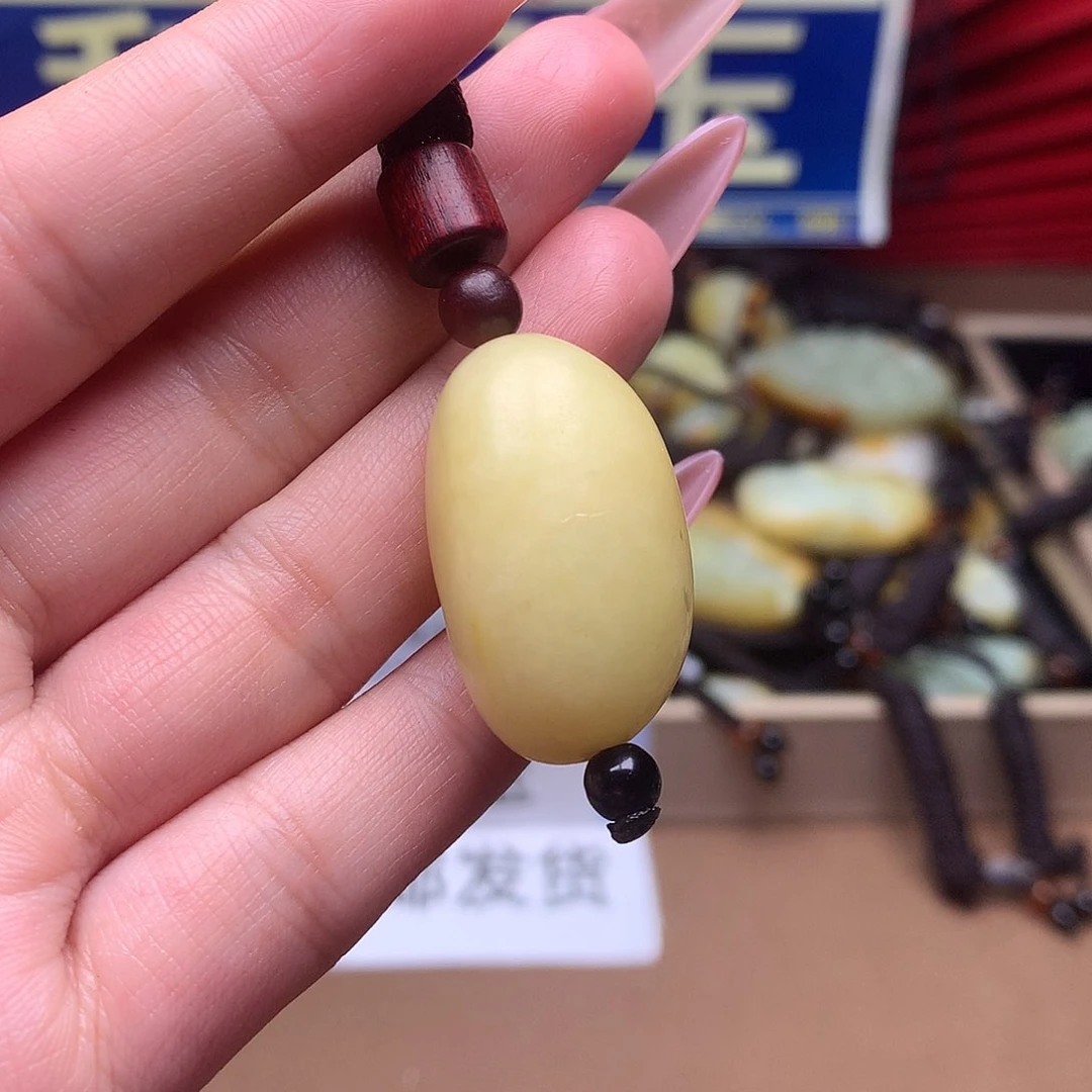 和田玉颈饰足铂镶嵌