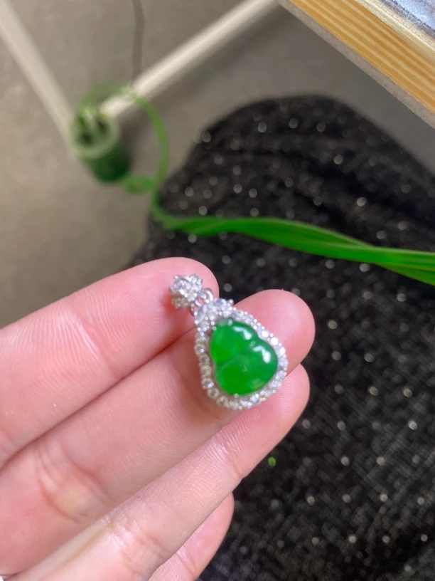 葫芦吊坠翡翠A货