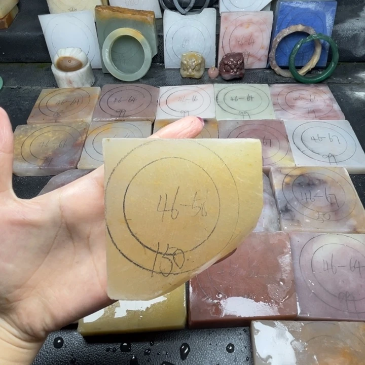 秋****石英质玉（金丝玉）手镯未镶嵌