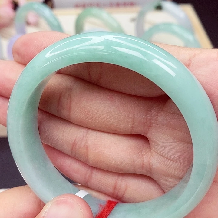 翡翠手镯未镶嵌58圈口