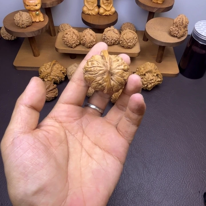 ****人吊坠桃核嘎古蛋子雕