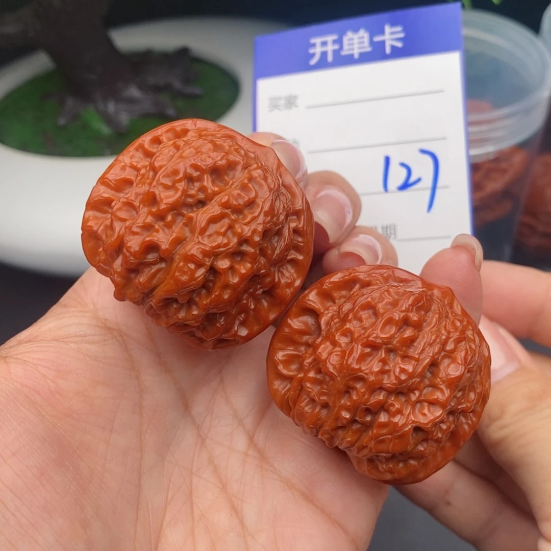 文玩核桃把件41血麒麟127