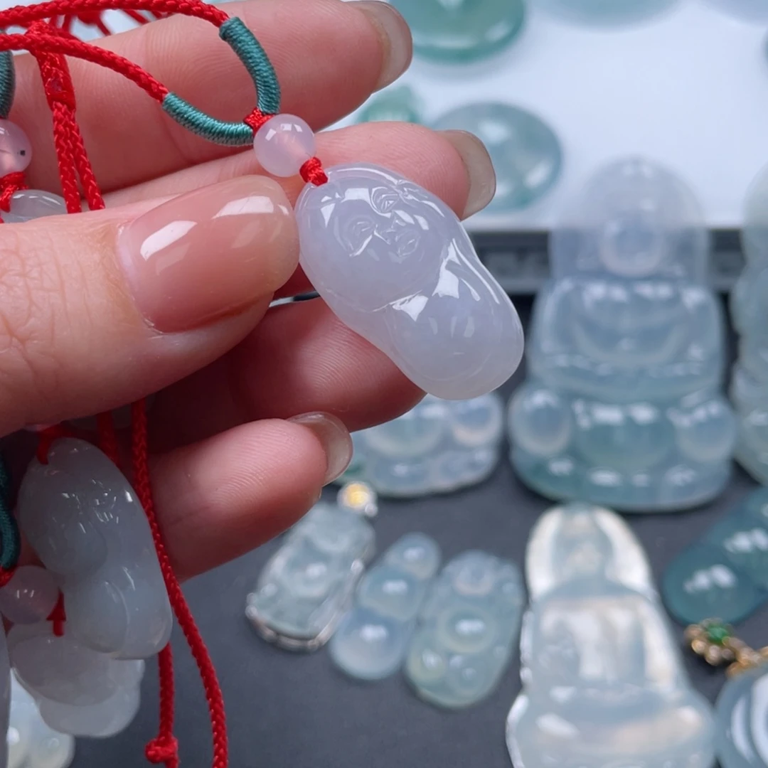 翡翠颈饰未镶嵌福娃