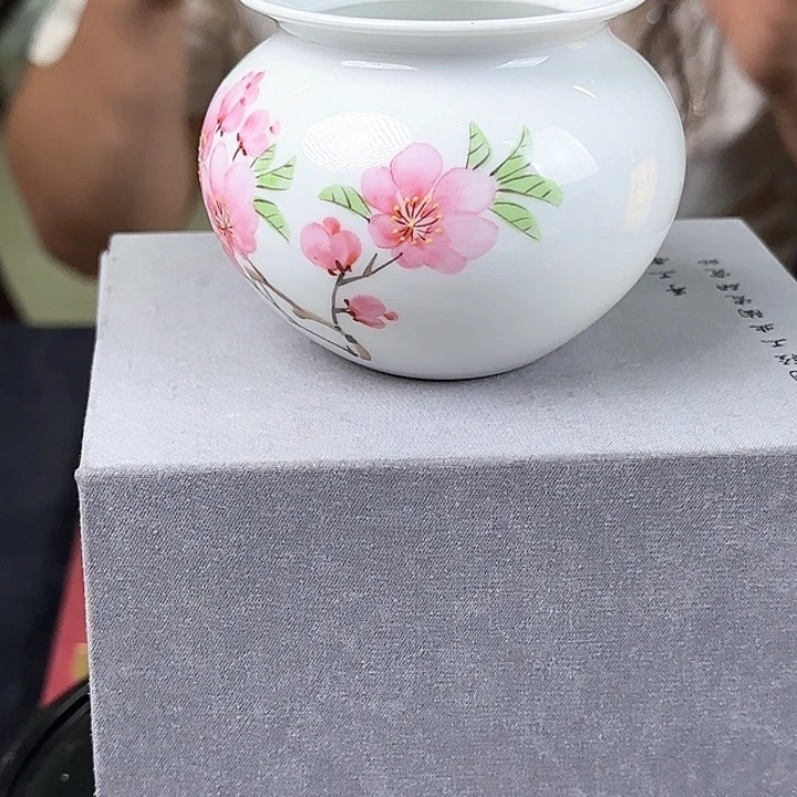 釉上桃花公道杯一只
