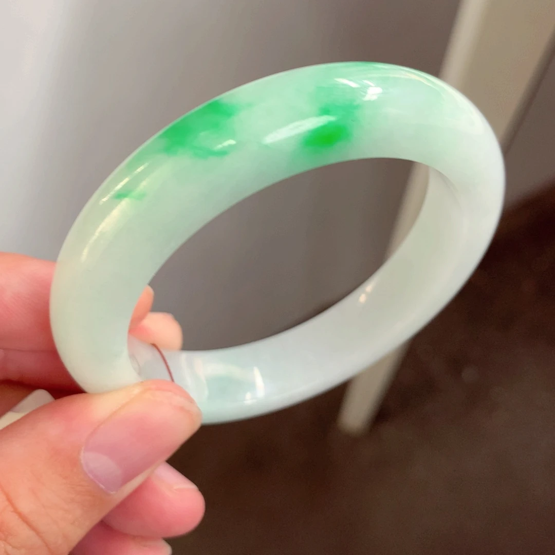 未镶嵌手镯翡翠我****。缅甸翡翠