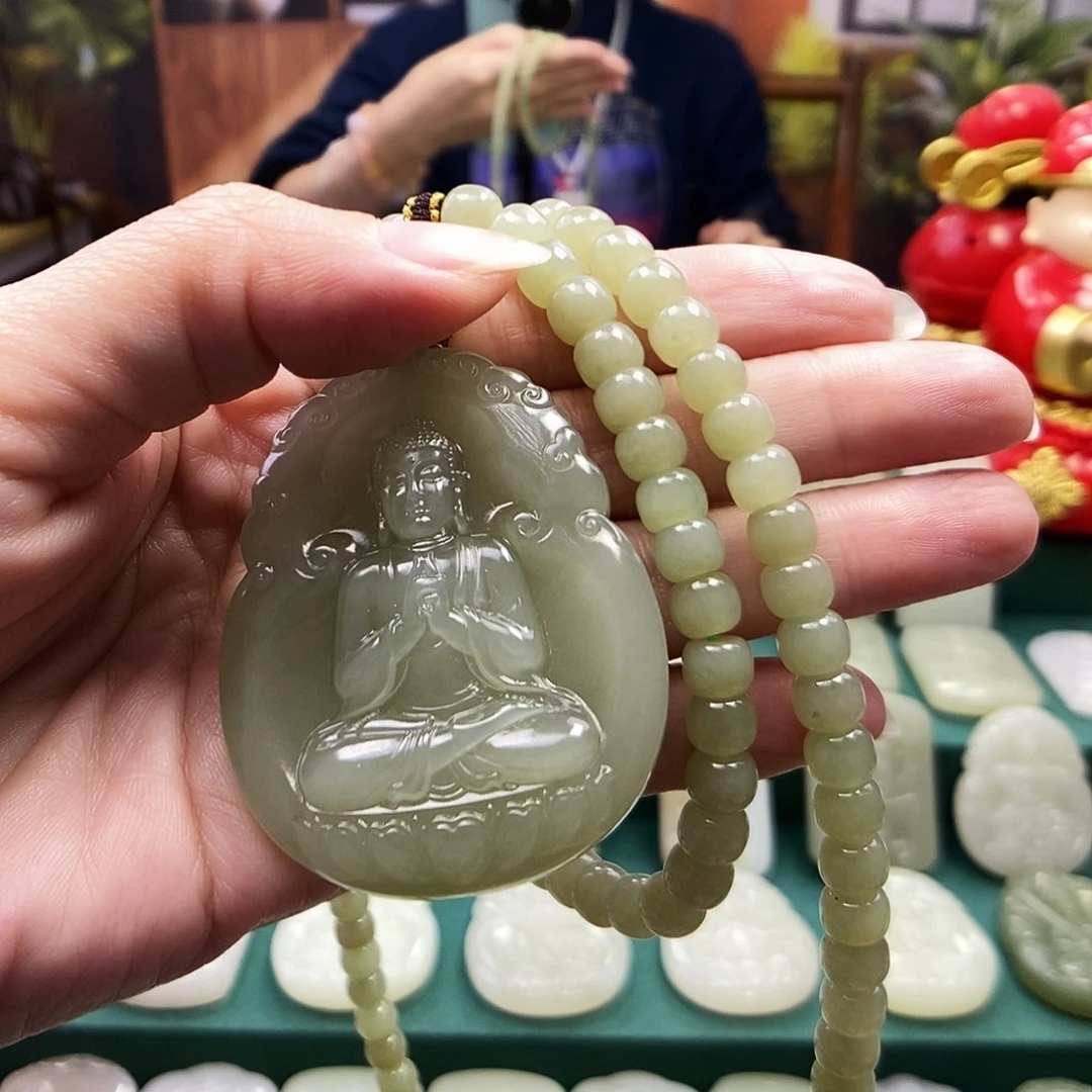 陈***少和田玉未镶嵌颈饰