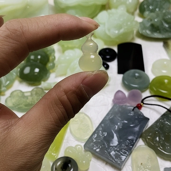 岫玉未镶嵌吊坠(不含链)