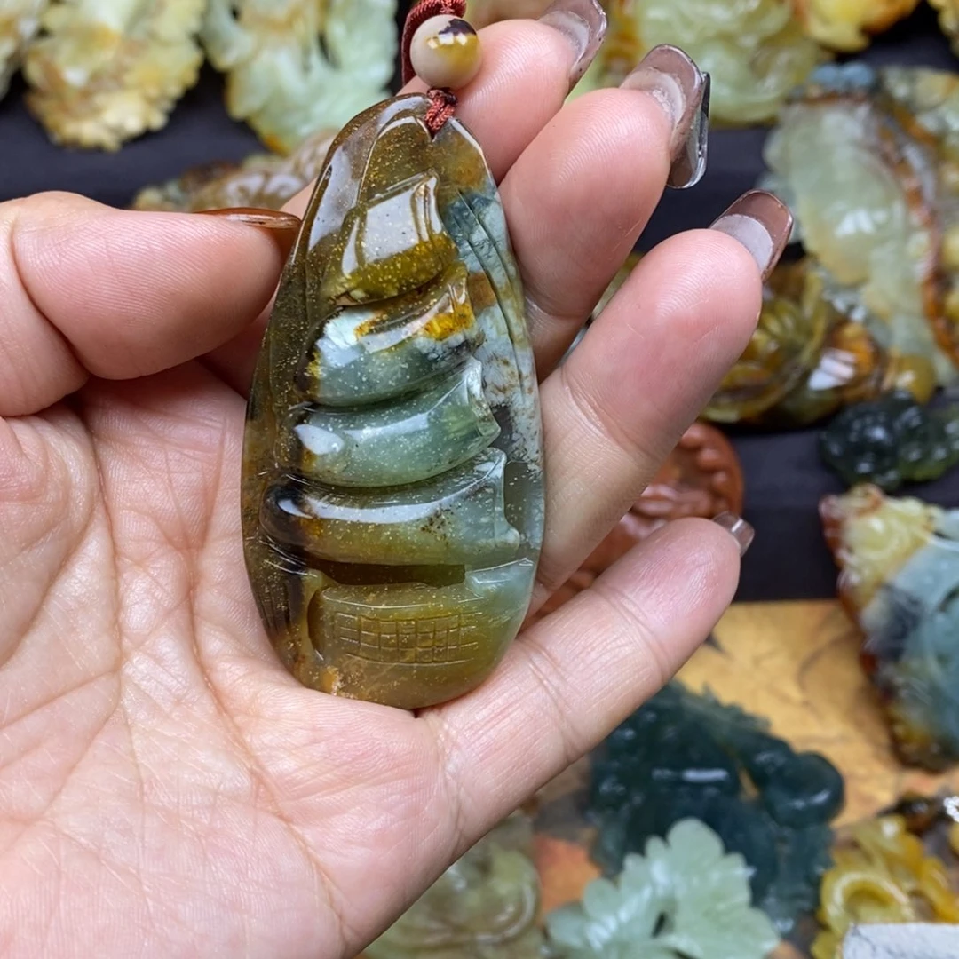 蛇纹石玉颈饰未镶嵌