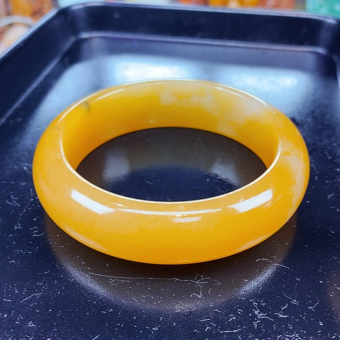 石英质玉（黄龙玉）未镶嵌颈饰