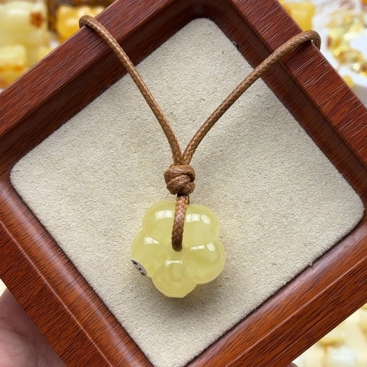 蜜蜡未镶嵌珠宝奇石