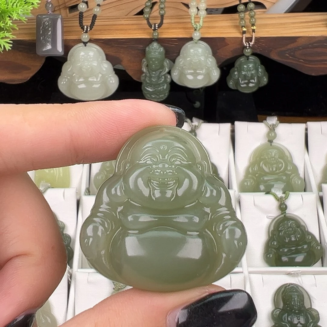 小***子和田玉未镶嵌颈饰