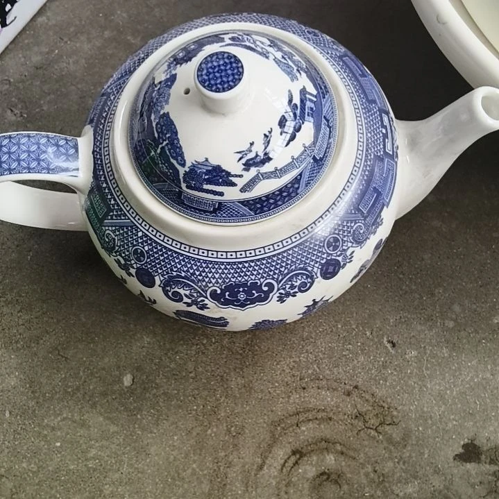 贾***英瓷陶瓷盘子碗啥都有