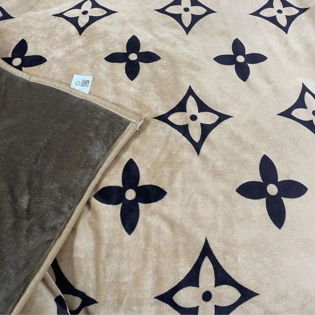 解忧家纺【200米*230米】咖色老花四叶草款石墨烯被子