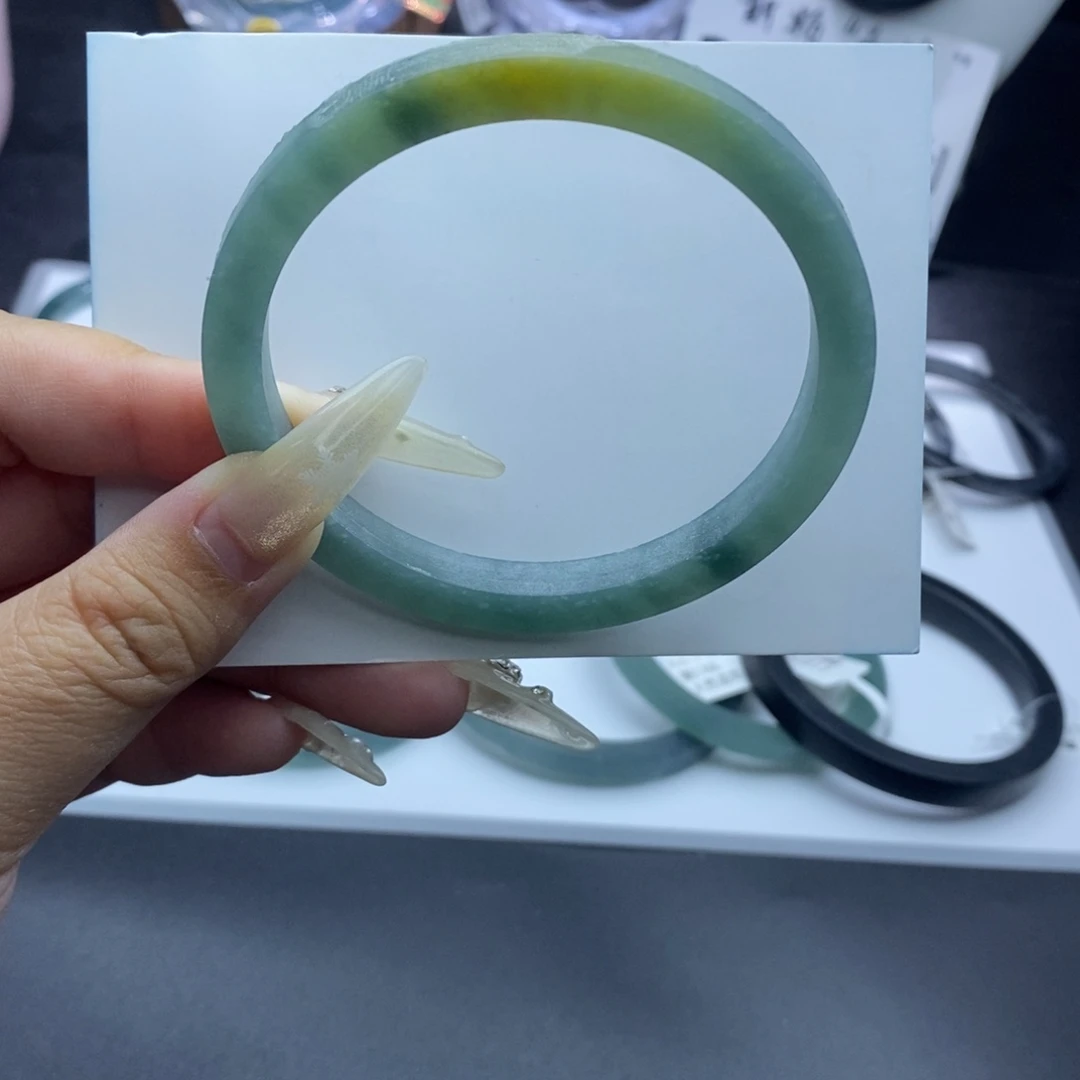 定制翡翠未镶嵌手镯鸡油黄绿底