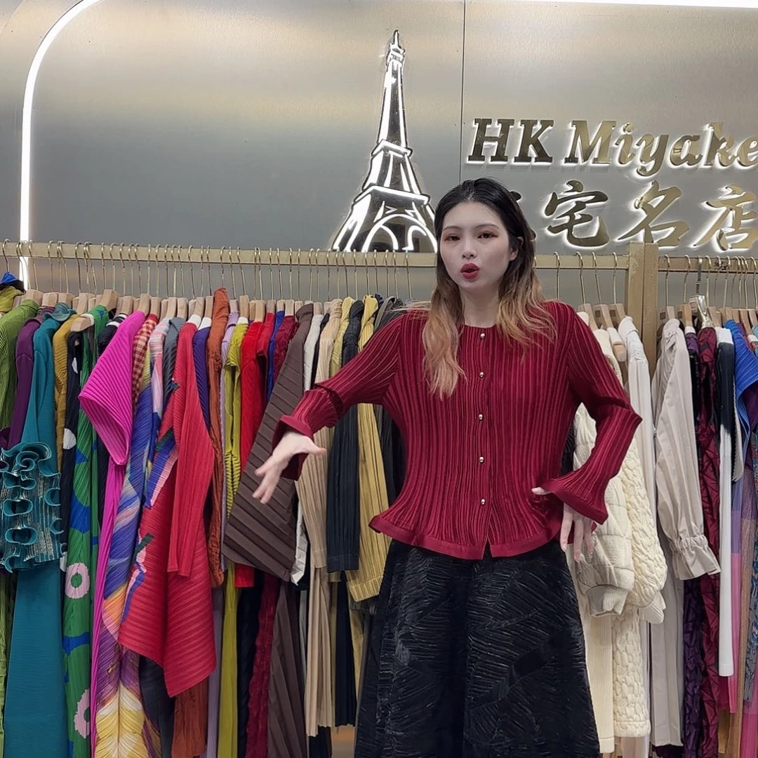 套头款酒红色外套