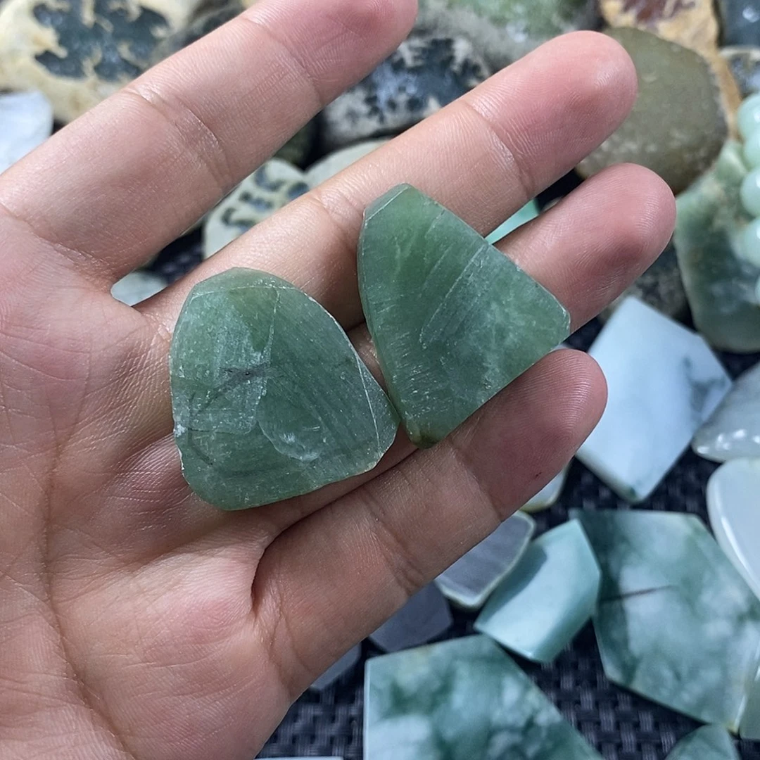 翡翠挂件未镶嵌边角