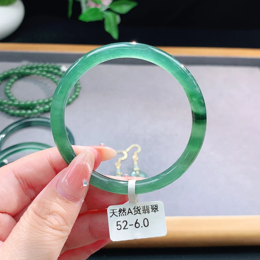 未镶嵌手镯（圆镯）翡翠