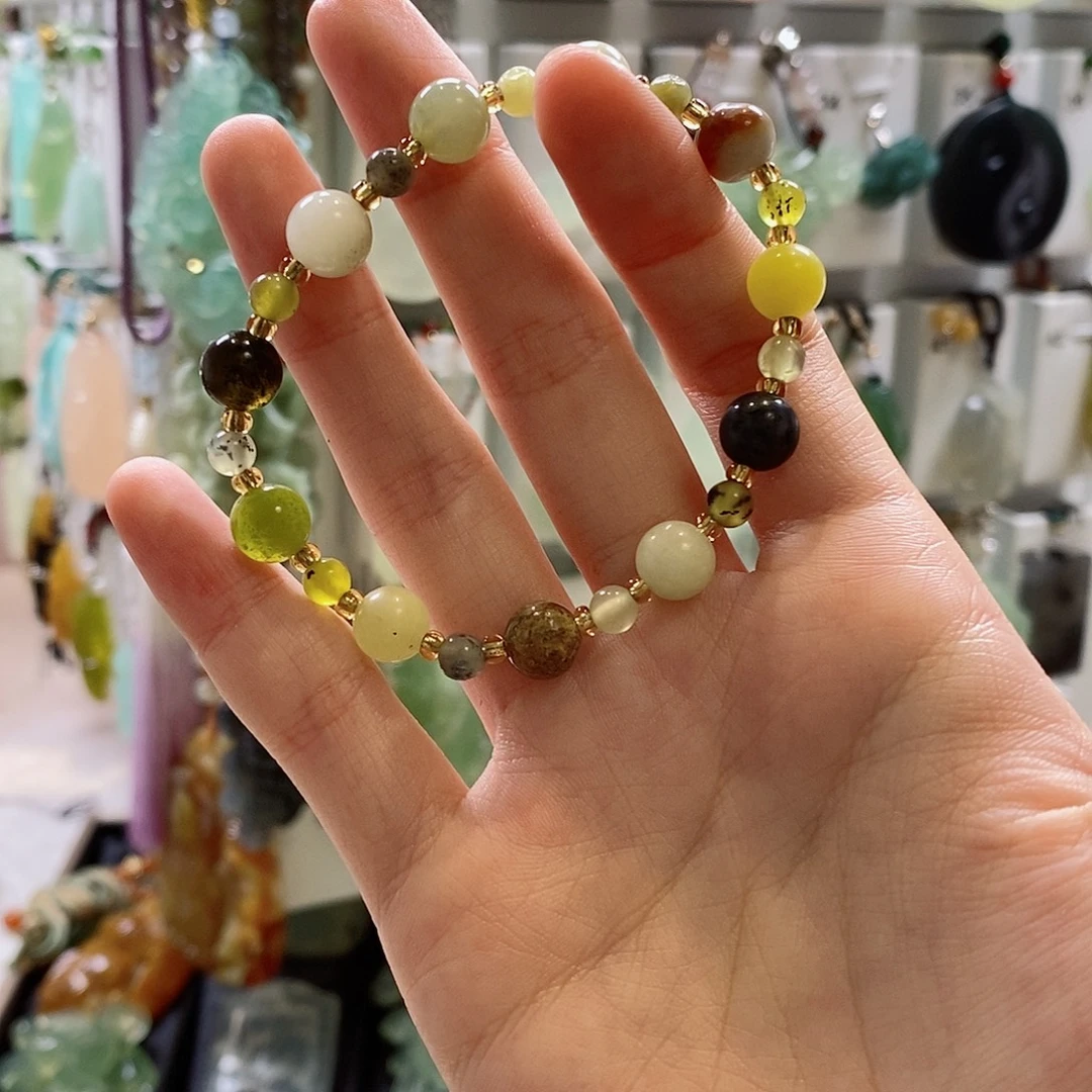 蛇纹石玉未镶嵌颈饰