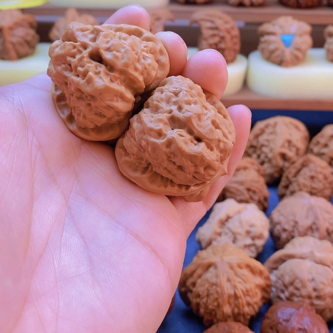 40蛤蟆头文玩核桃打底