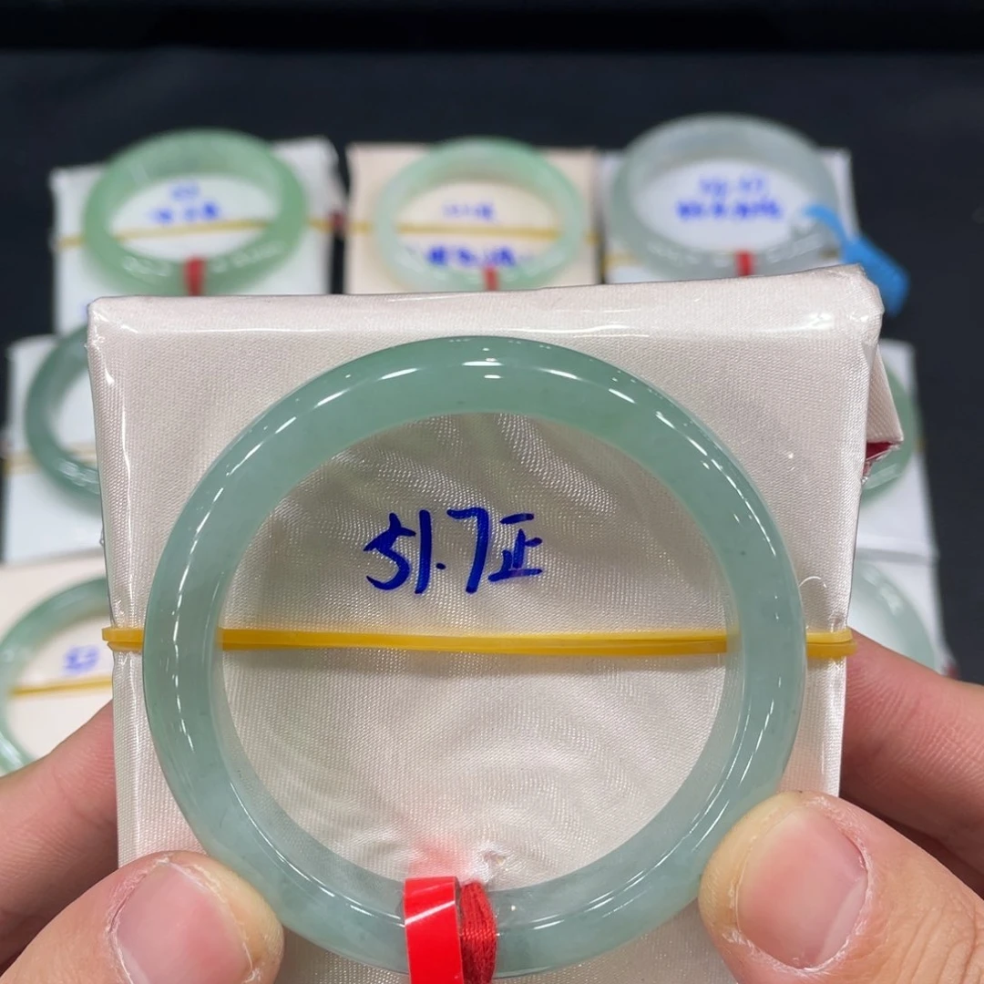 翡翠手镯未镶嵌缅甸天然翡翠手镯