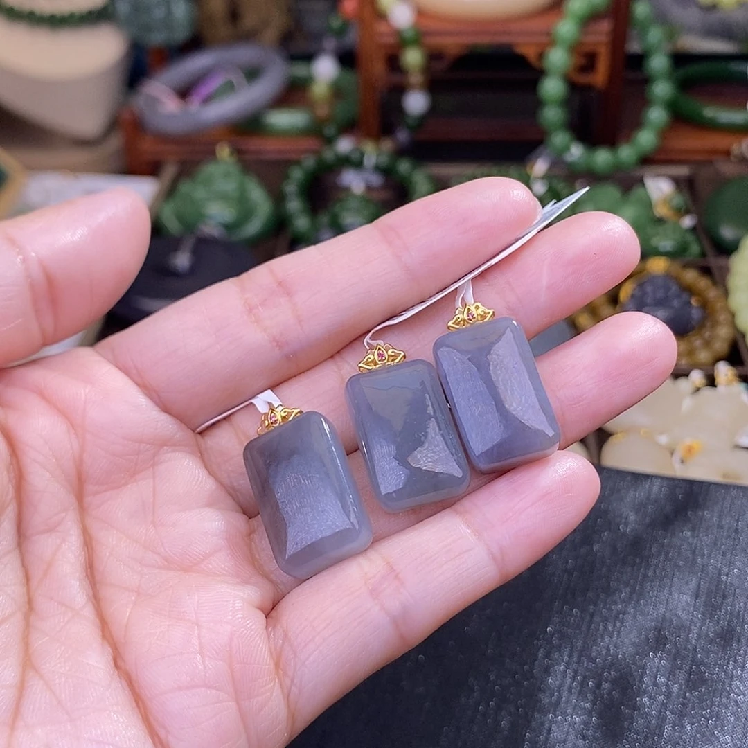 和田玉多样性发一 18.K金烟紫无事牌未镶嵌