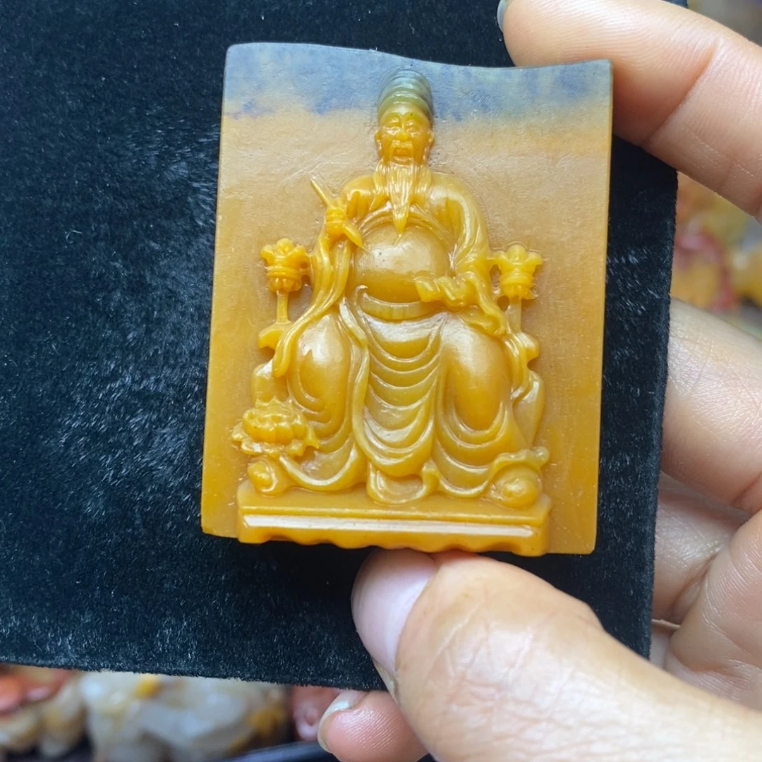 未镶嵌石英质玉（黄龙玉）颈饰