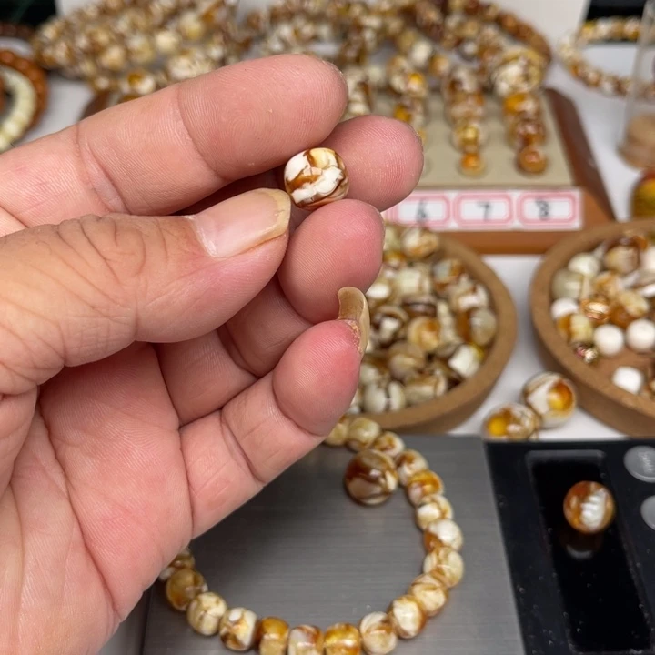 多***运未镶嵌琥珀裸石91号