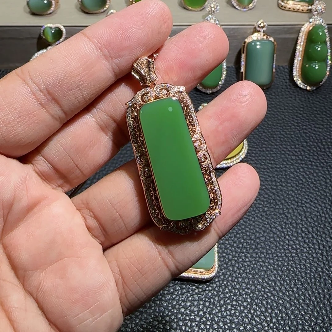 18K金镶嵌和田玉（碧玉）挂件明*