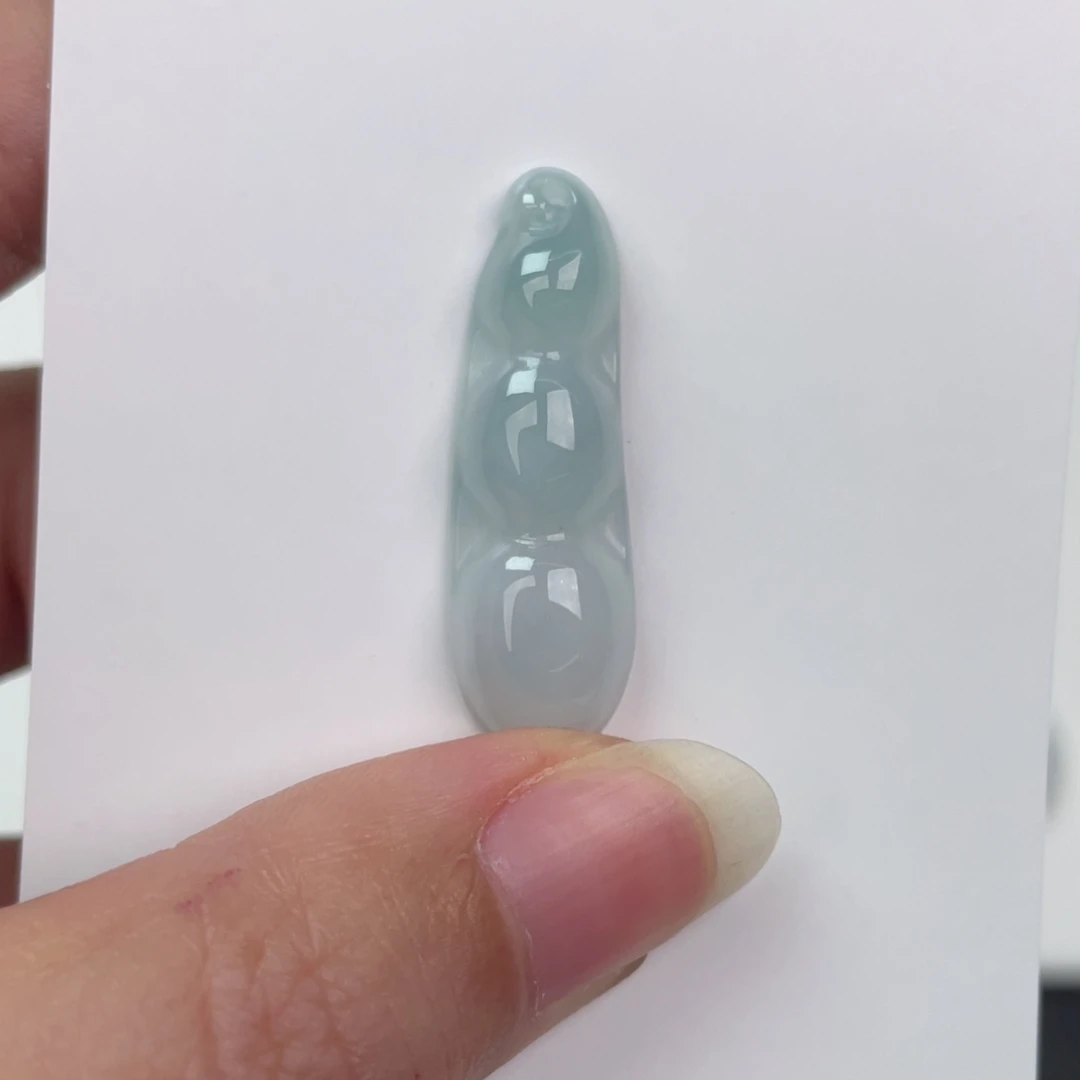翡翠未镶嵌颈饰福豆