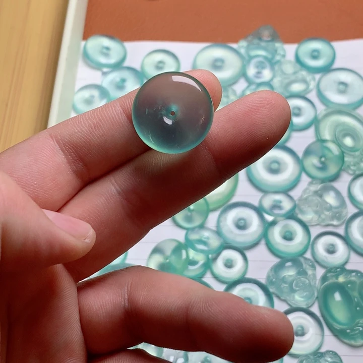 未***好蛇纹石玉未镶嵌吊坠