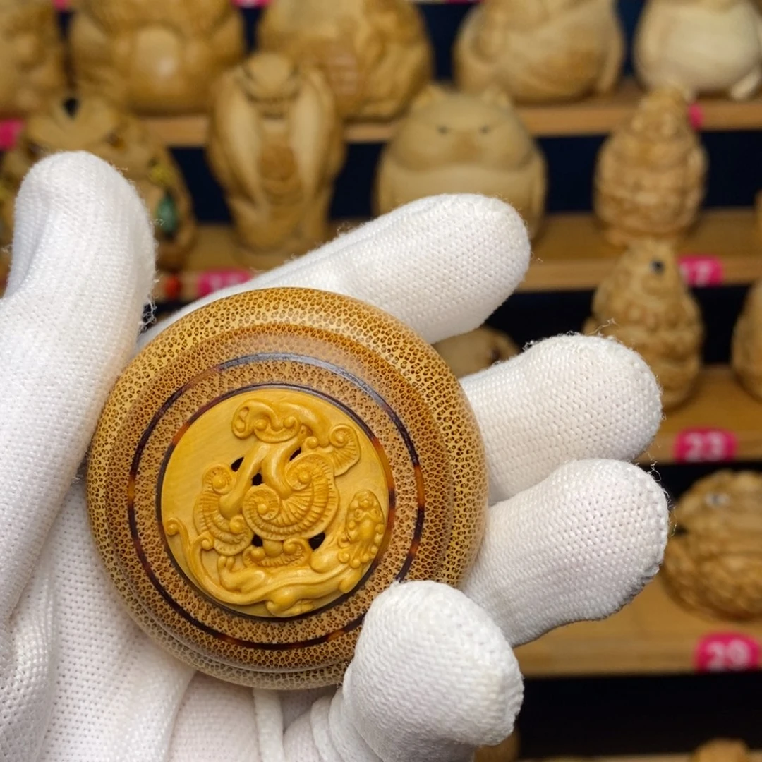 栋***竹竹雕精工制作香囊