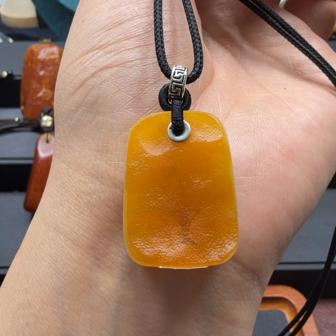 未镶嵌吊坠(赠链)琥珀