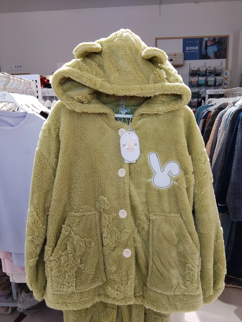 丽人立体花纹肌理睡衣