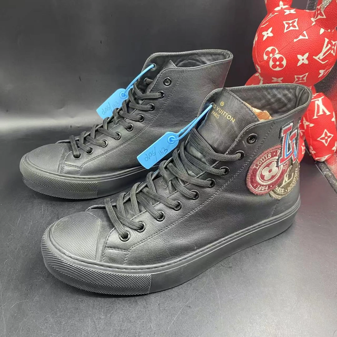 95新 LouisVuitton/路易威登 黑色时尚高帮板鞋39.5欧码olas153