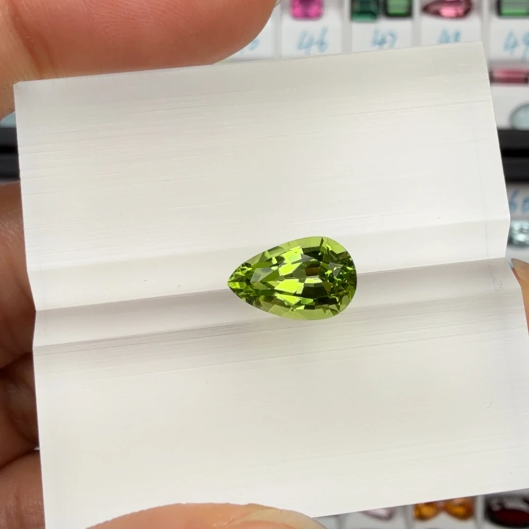 橄榄石未镶嵌笔搁天然2.83克拉