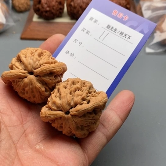 文玩核桃吊坠金公子