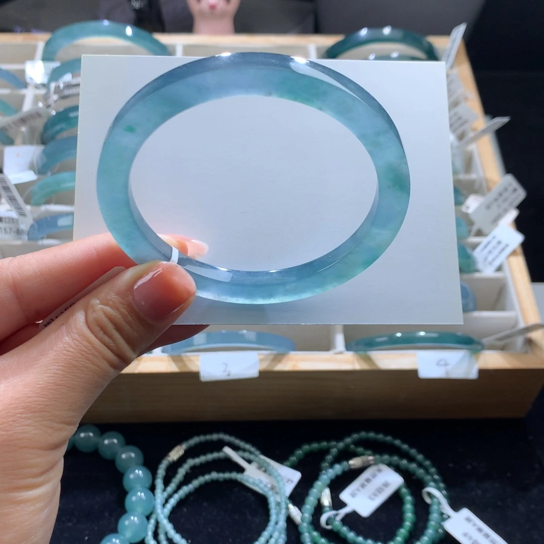 翡翠未镶嵌手镯冰蓝绿